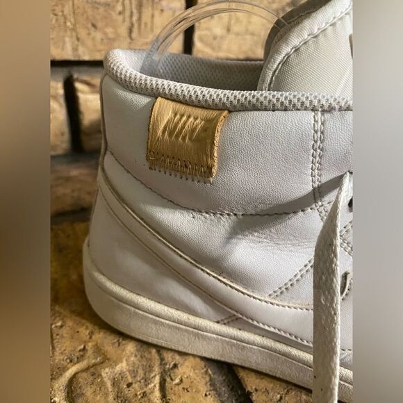 Mid top all white Nike - Picture 3 of 9